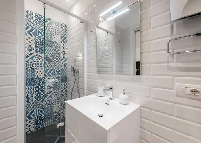 Dreams House Centre *